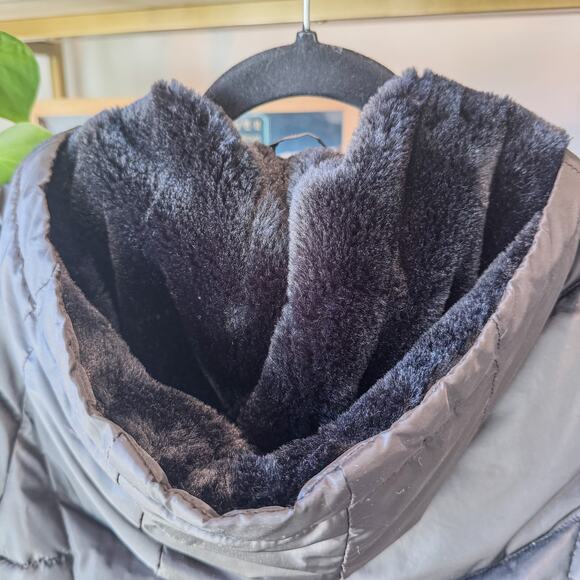 Swiss Tech Black Puffer Jacket/Coat w/ Hood & Faux Fur Lining, Kids Medium 7/8 - Picture 6 of 11